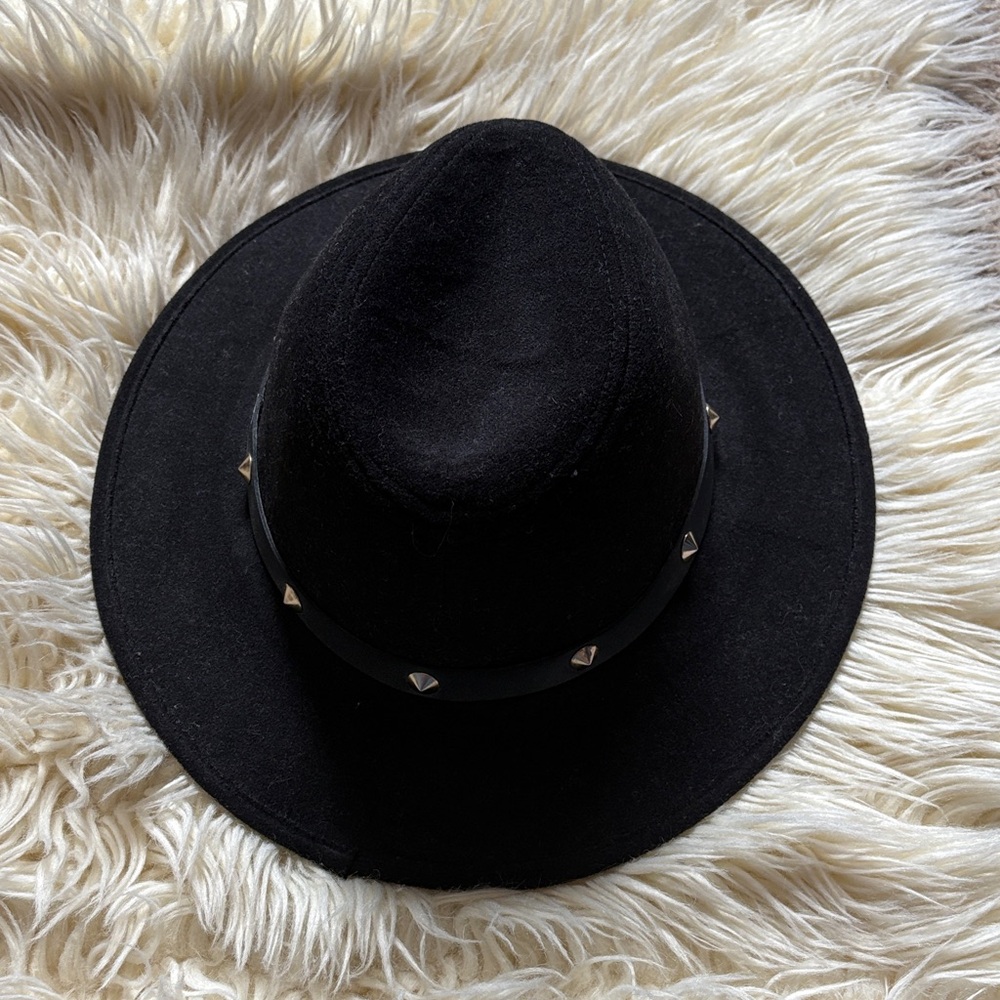 Guess women’s studded hat